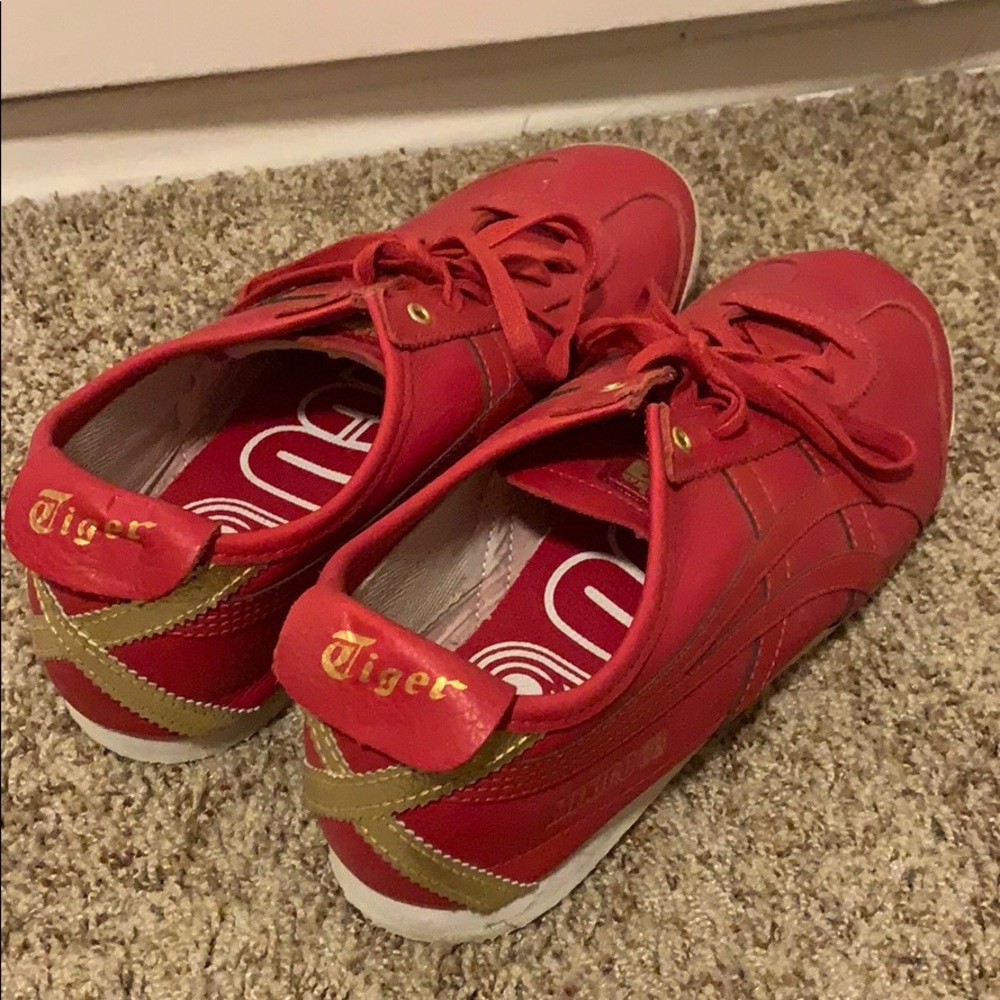 Leather sneakers